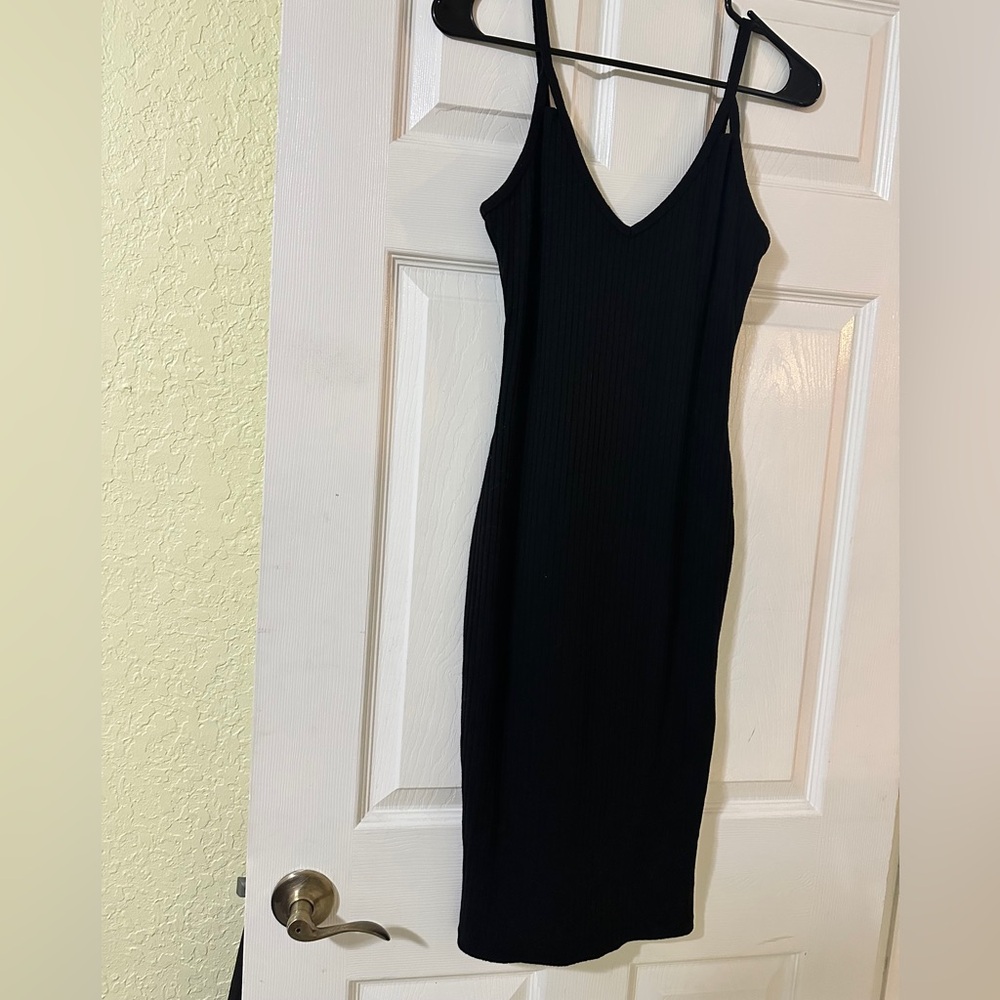 Ribbed V-neck Sleeveless Midi Little Black Dress